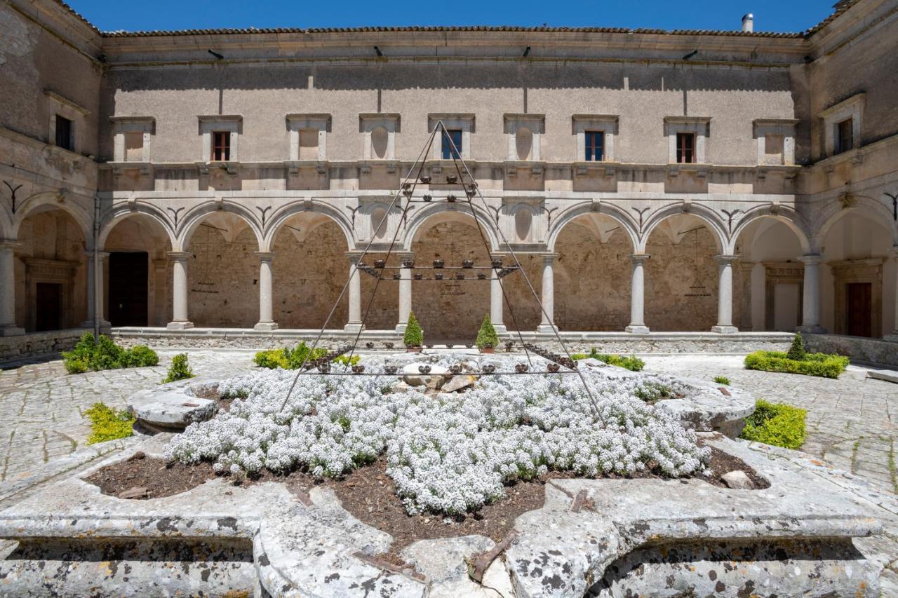 Gasthaus Abbazia Santa Maria Del Bosco Contessa Entellina Exterior foto