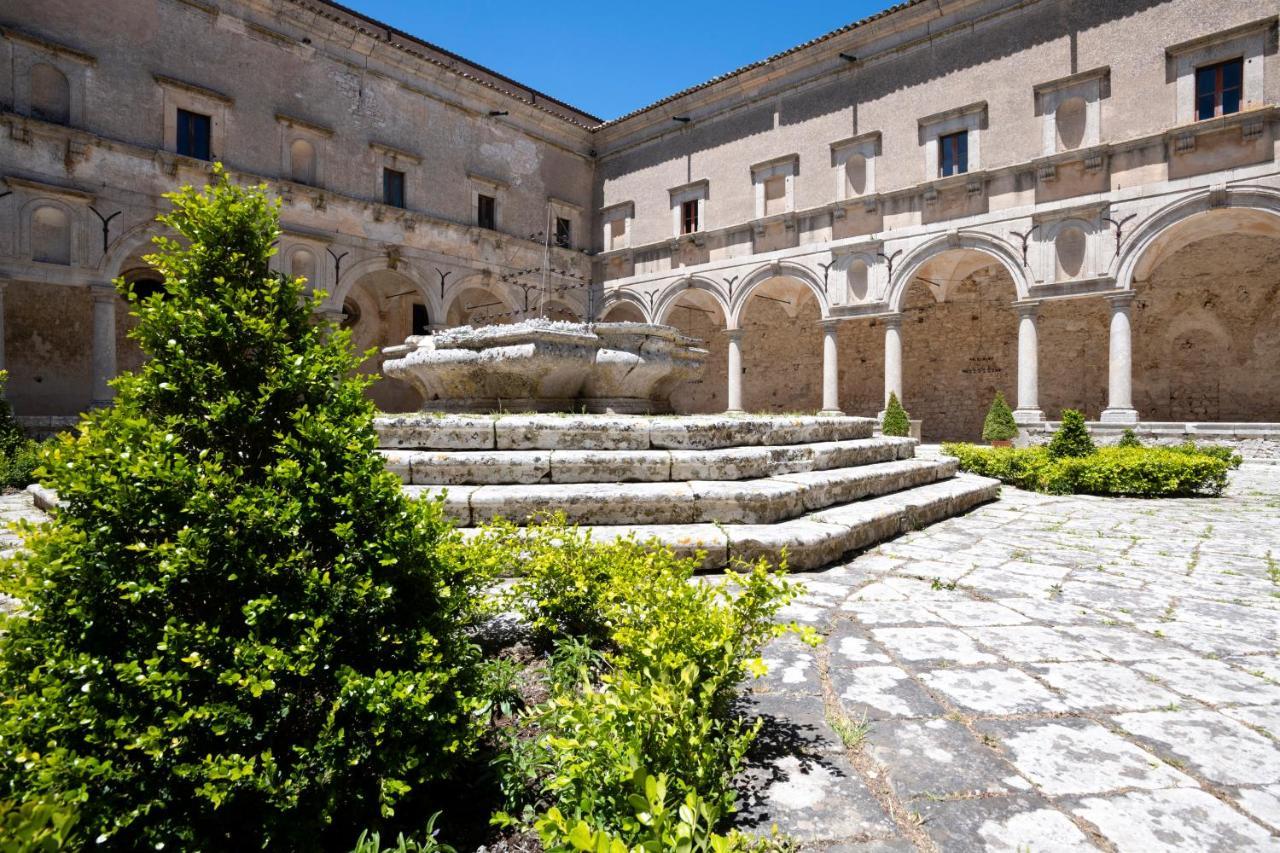 Gasthaus Abbazia Santa Maria Del Bosco Contessa Entellina Exterior foto