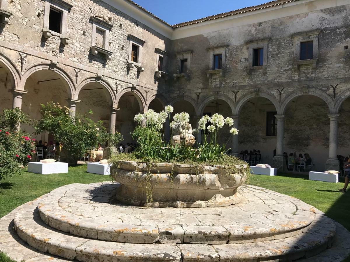Gasthaus Abbazia Santa Maria Del Bosco Contessa Entellina Exterior foto
