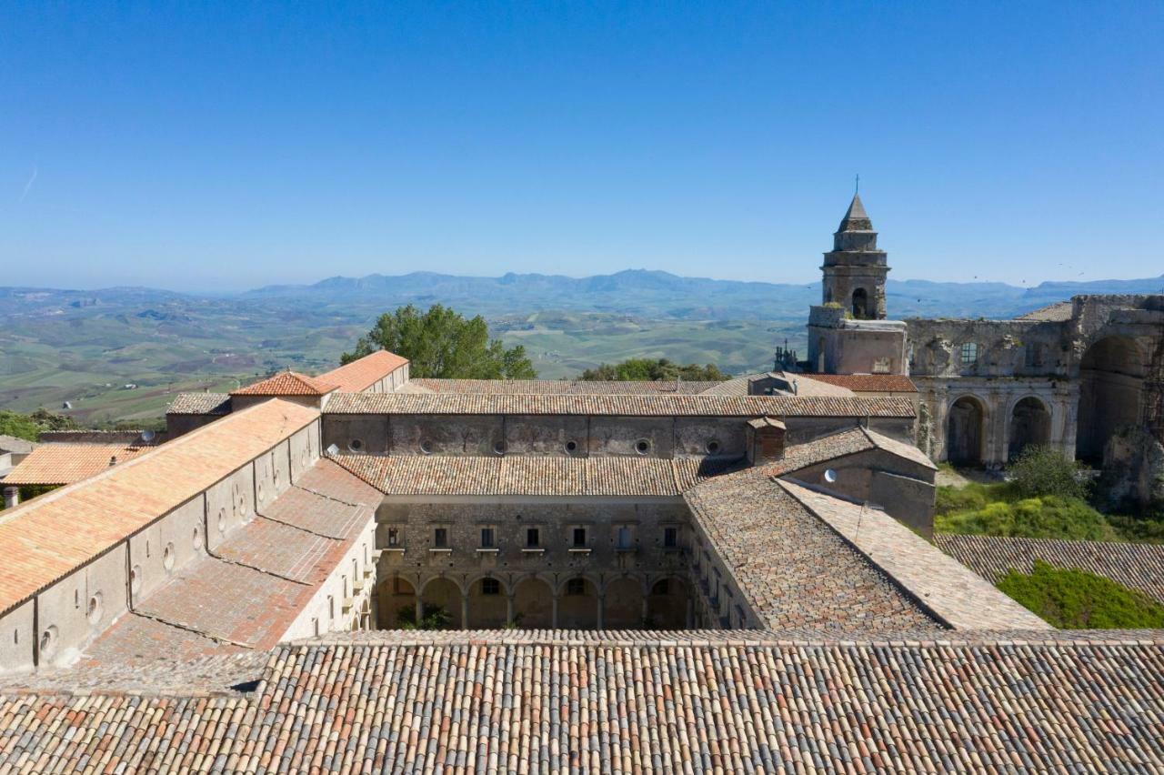 Gasthaus Abbazia Santa Maria Del Bosco Contessa Entellina Exterior foto